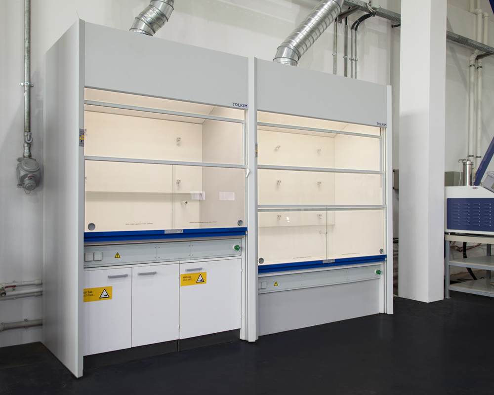 Standard Fume Hoods And Low Bench Fume Hoods